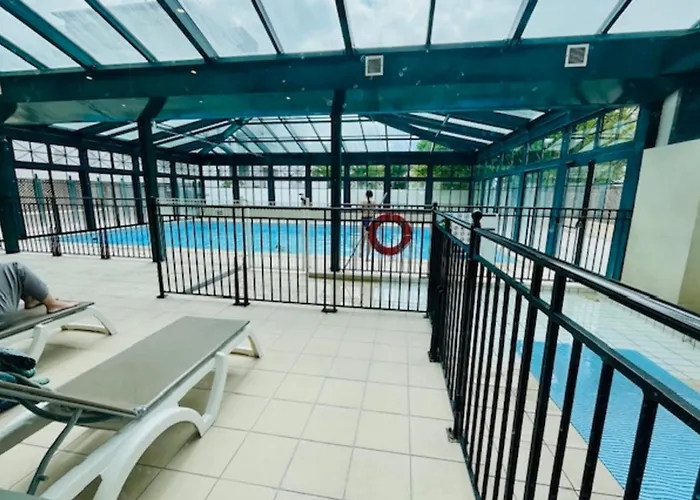 Charming With Pool In * 拉罗歇尔